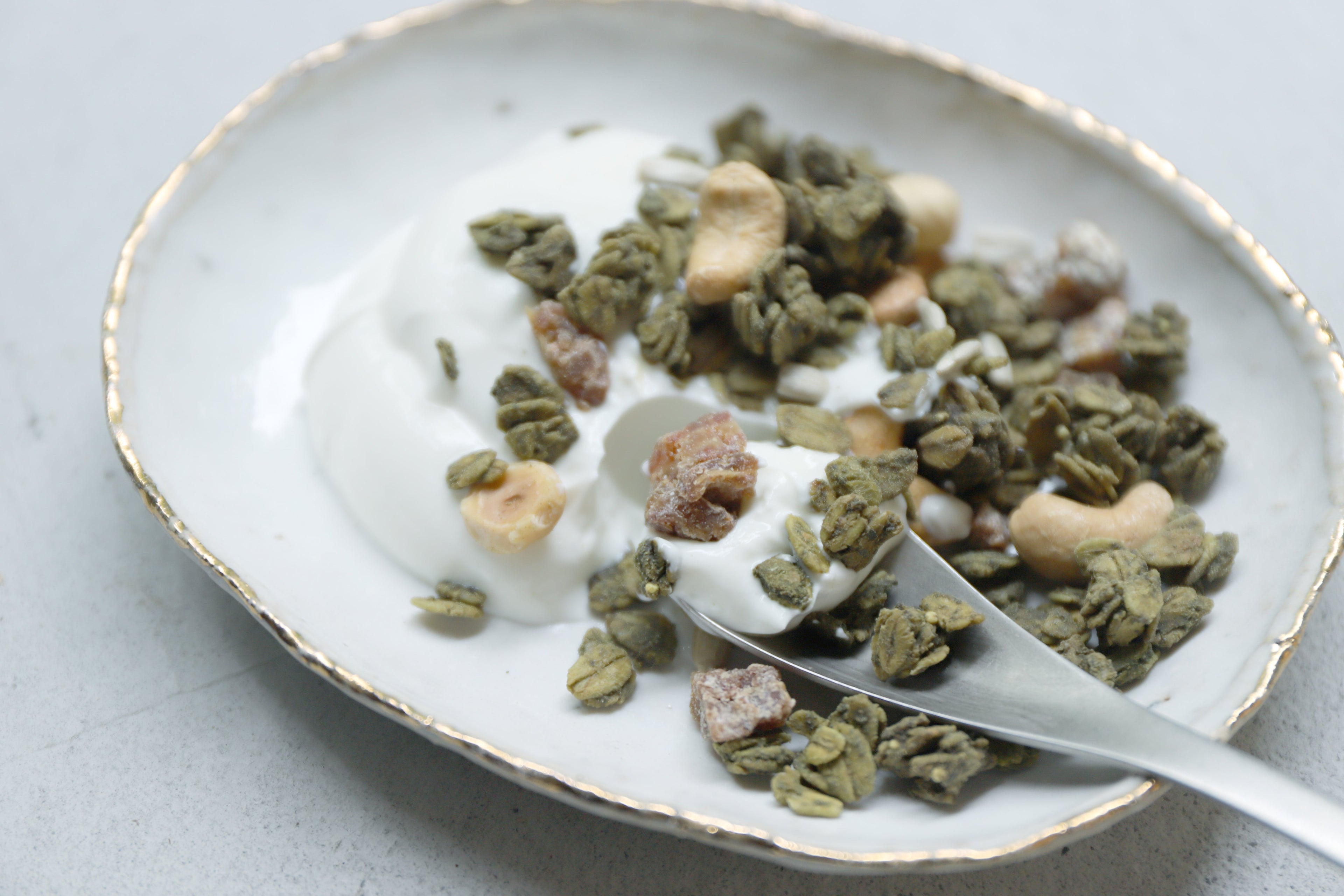 ＃13抹茶の有機マンゴーが有機デーツに変更となり、さらに美容と健康を意識した商品となりました。