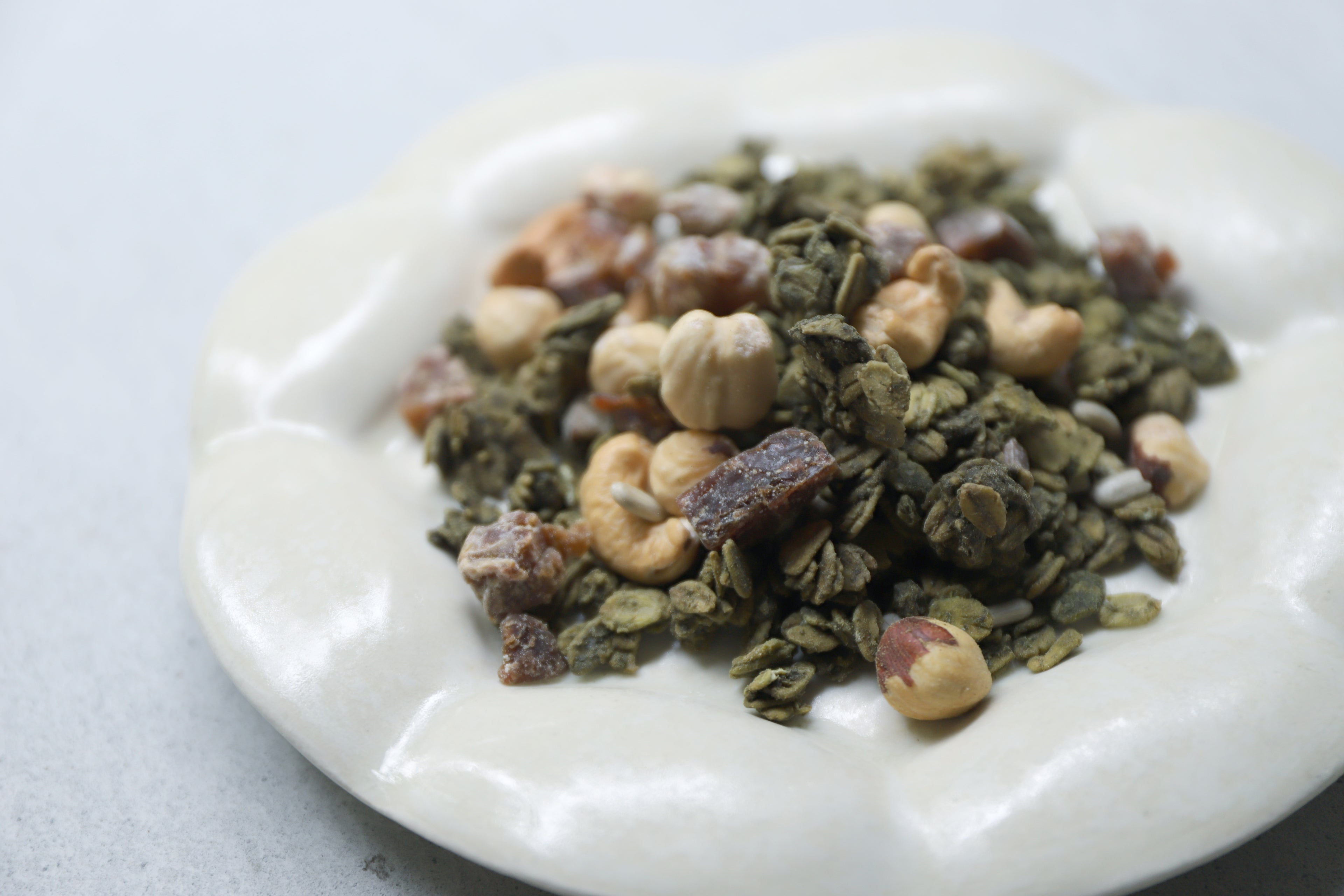 #13 抹茶と煎茶、そばの実、ヘーゼルナッツ、有機デーツの香るグラノーラ