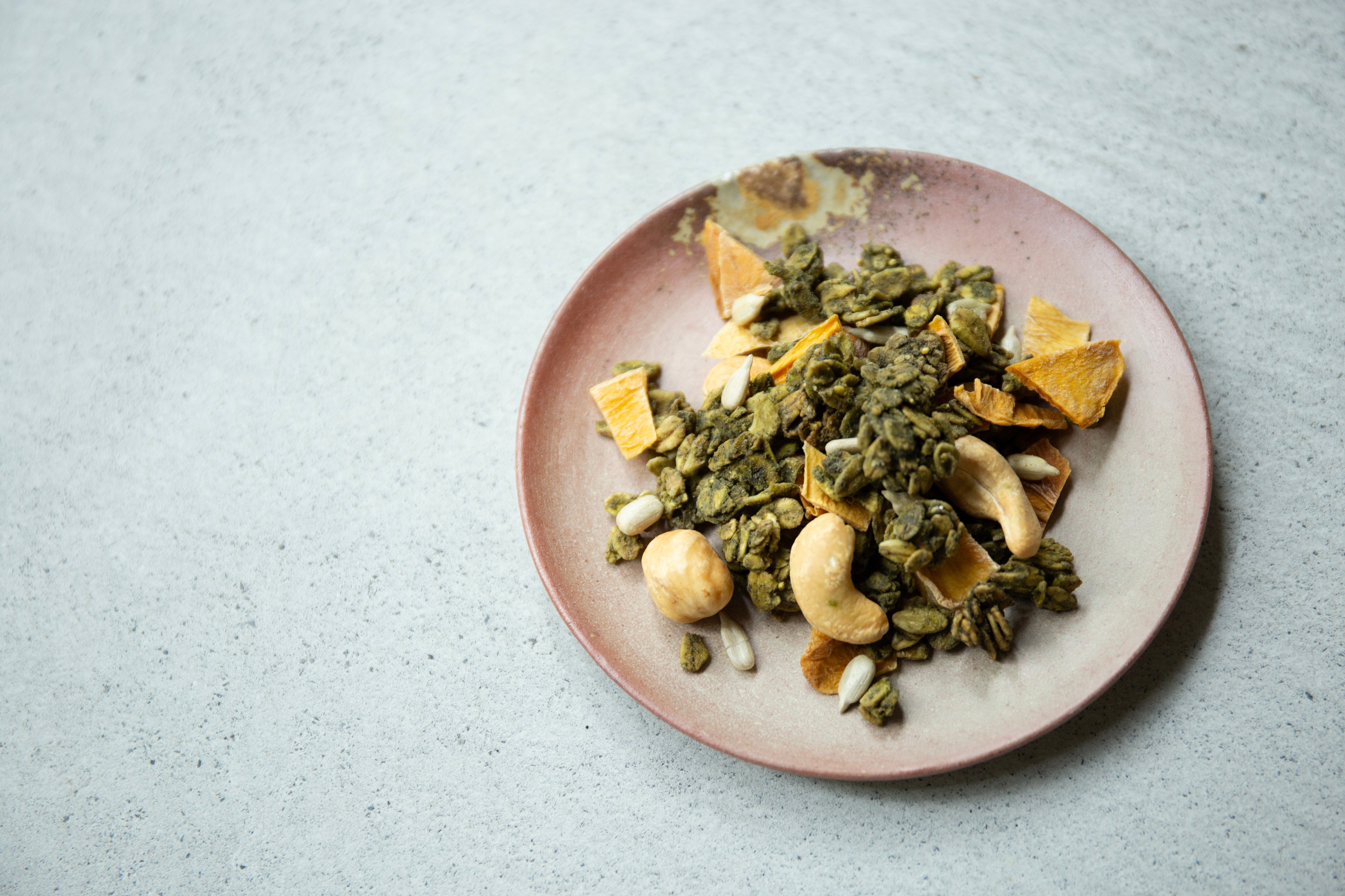 #13 抹茶と煎茶、そばの実、ヘーゼルナッツ、有機マンゴーの香るグラノーラ