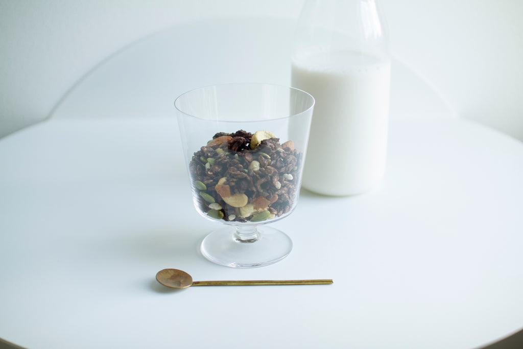 #01 有機オレンジピール、カカオマス、もち麦、発芽玄米パフのざくざくなビターチョコレートグラノーラ